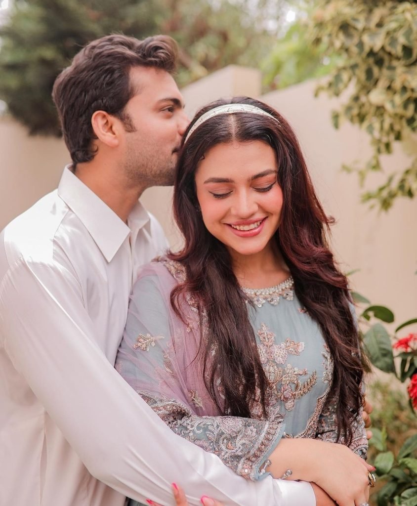 Zara Noor Abbas faces backlash as the actor posts images of herself during her pregnancy.