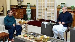 Railways minister calls on PM Shehbaz