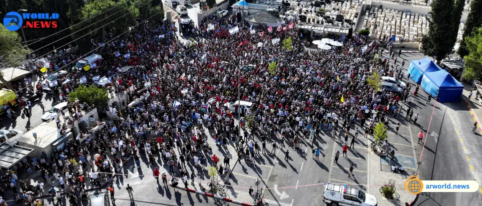 Israeli Protestors Reach A “Breaking Point” After Hostage Killings.